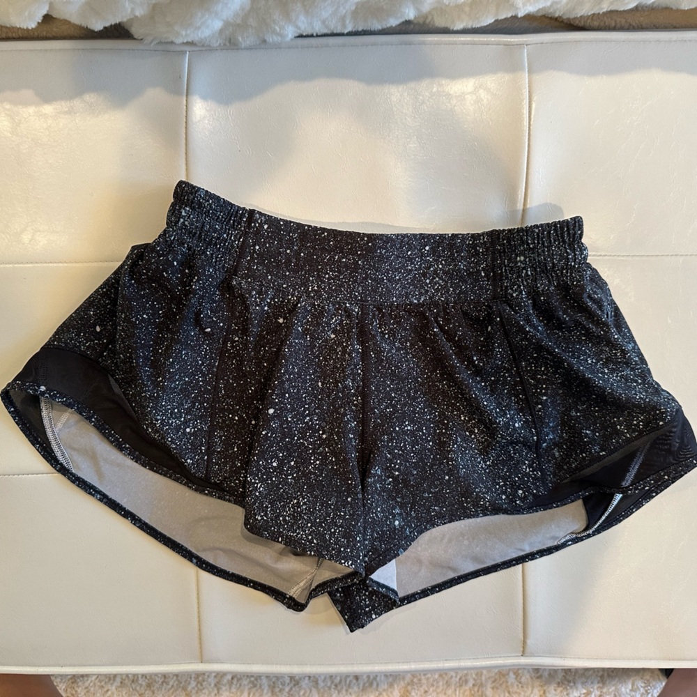 Lululemon hotty hot shorts size 6